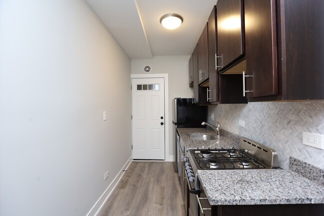 735 W Brompton Ave Unit 14