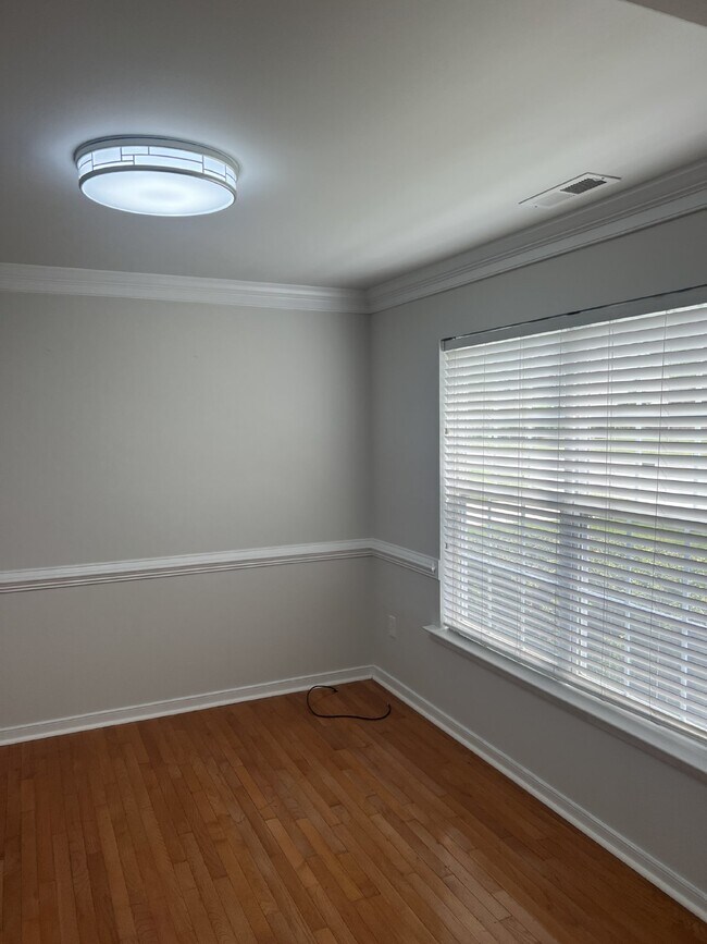Photo - Spacious 6-Bedroom Home with 3 Bathrooms i...