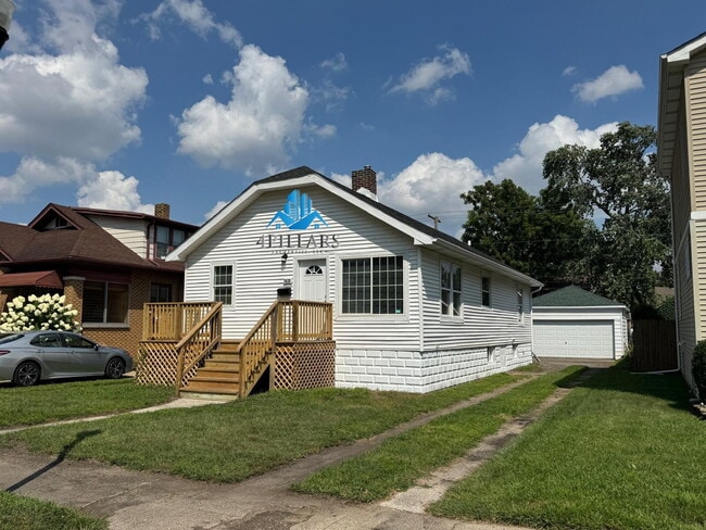 Building Photo - "Beautiful 3-Bedroom Retreat with 2 Baths ... Rental