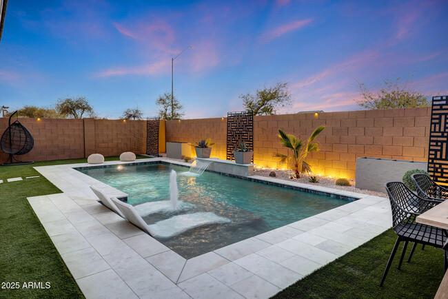 Photo - 738 W Kingman Dr House