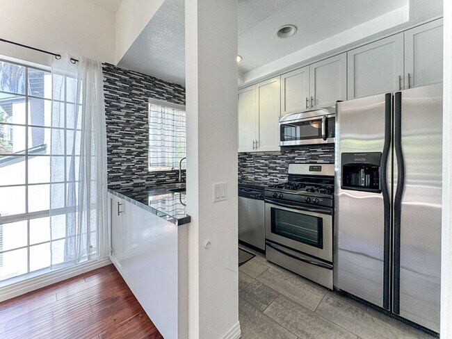 Photo - 1733 Malcolm Ave