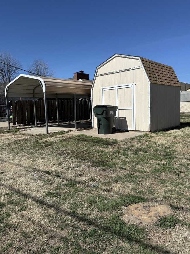 Photo - 615 N Elm St