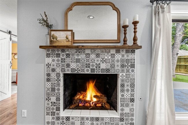 Photo - 112 April Wind Dr E