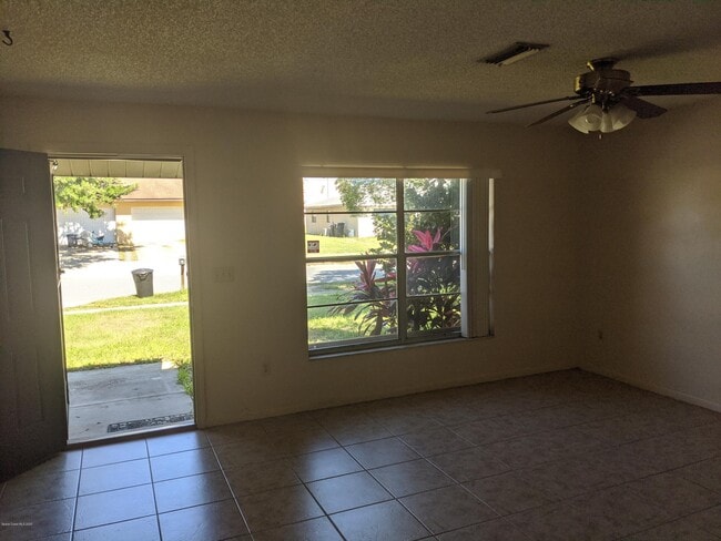 Photo - 142 E Towne Pl