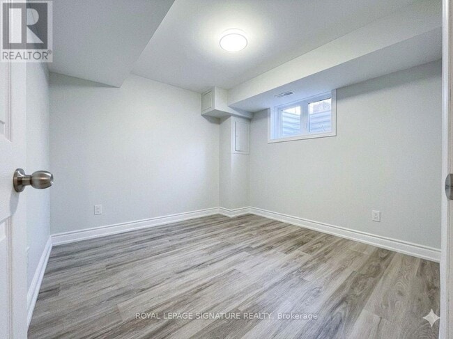Photo - 22 Vandervoort Dr