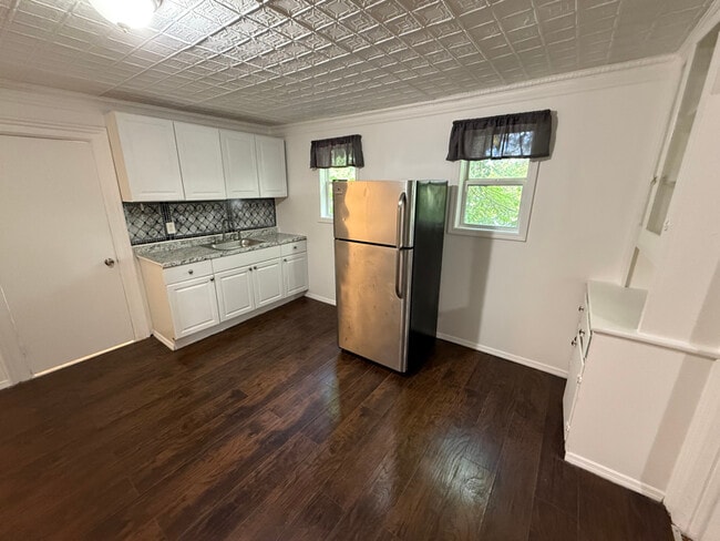 Building Photo - 3 Sherman Ave Unit 3 Rental