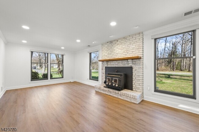 Photo - 27 Meadowview Rd