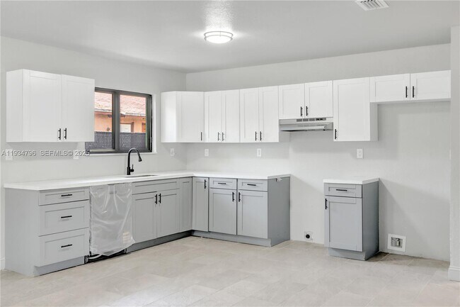 Photo - 2420 NW 6th Ct