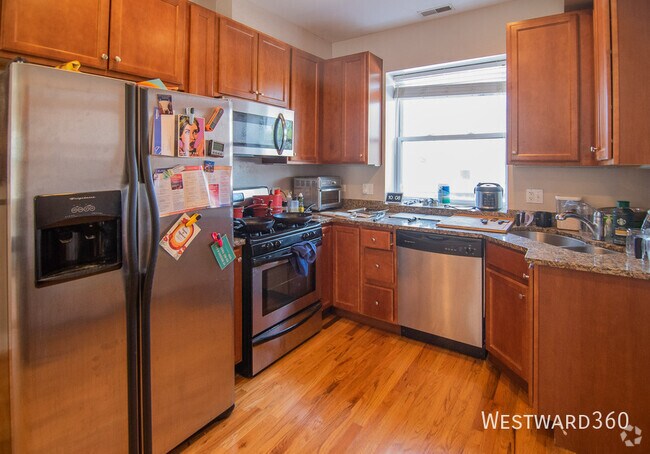 Building Photo - 1430 N Maplewood Ave Unit 402 Rental