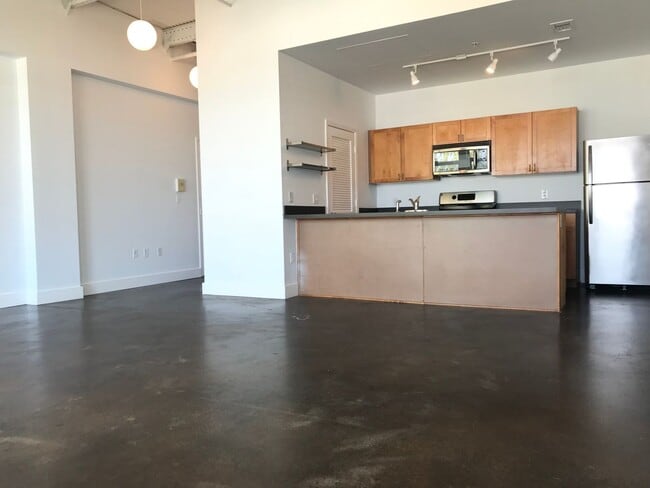 Photo - BIG Condo in GREAT location Unidad 3049