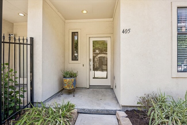 Photo - 405 Jackson Hill St