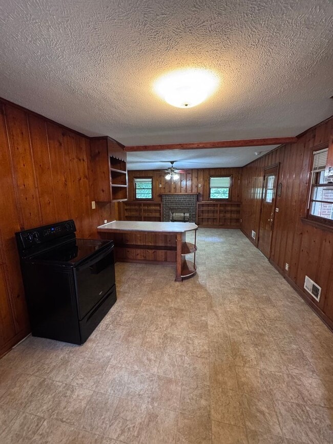 Photo - 916 Stewart St