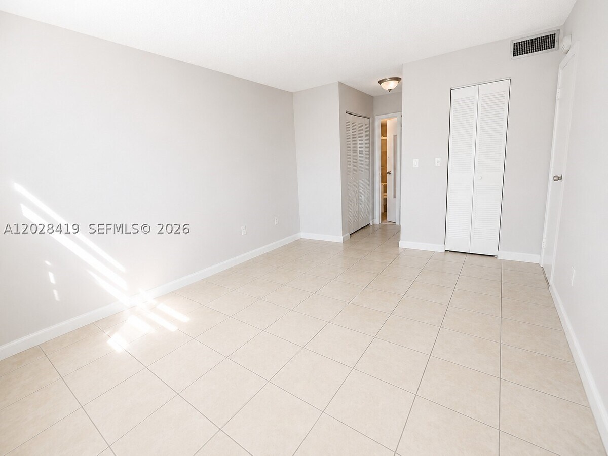 Photo - 16465 NE 22nd Ave Unit 206