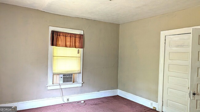 Photo - 672 Bowden St