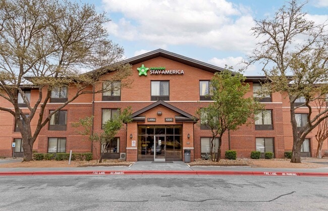 Building Photo - Furnished Studio-Austin - Metro Rental