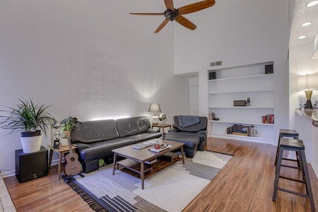 Photo - 4711 Spicewood Springs Rd Unit 2-209