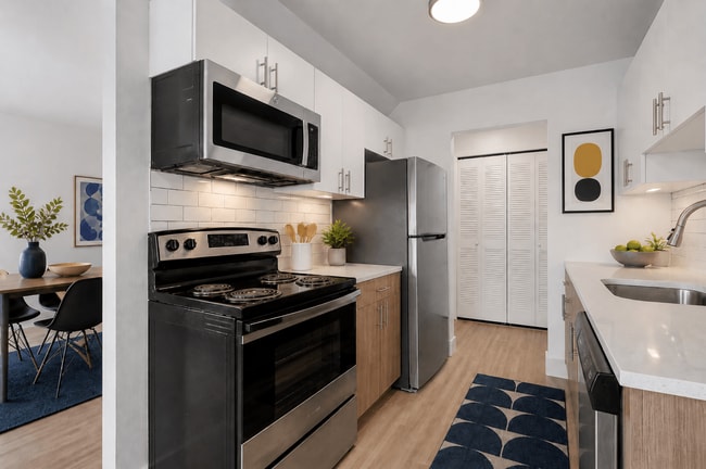 Photo - Bloomfield Square Apartments - Auburn Hills, MI