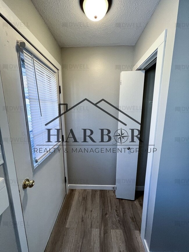 Photo - Renovated 1 Bedroom 1 Bath - SPECIAL: Lower rent for a 6 month Lease Unit 626