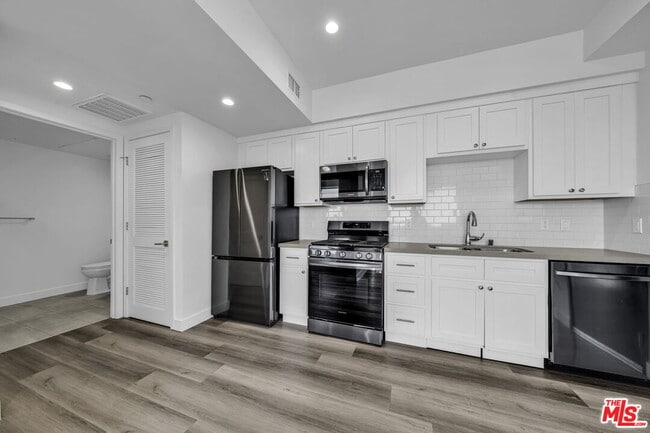 Photo - 667 N Wilton Pl Unidad 504