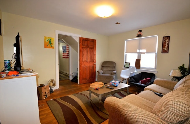 Building Photo - 16 Caltha Rd Unit 16