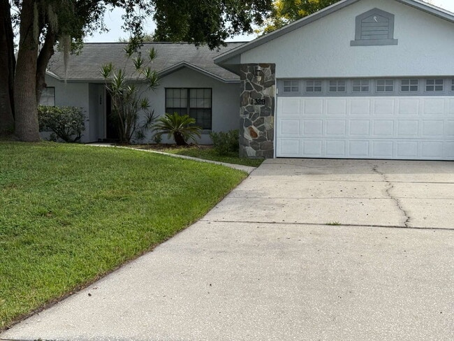 Building Photo - "Charming 3-Bedroom Retreat with 2 Full Ba... Rental