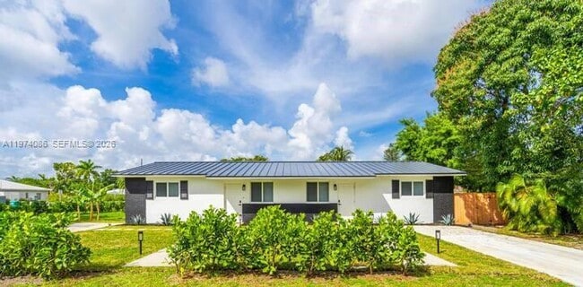 Building Photo - 1001 NE 110th St Unit 1003