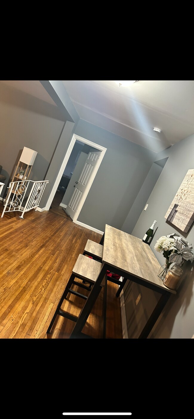Dinette Not furnished - 19 Lyons Ave Unit Lyons Avenue