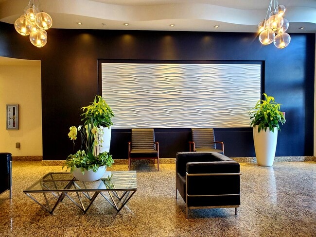 Building Photo - 1080 Park Blvd Unit 1612