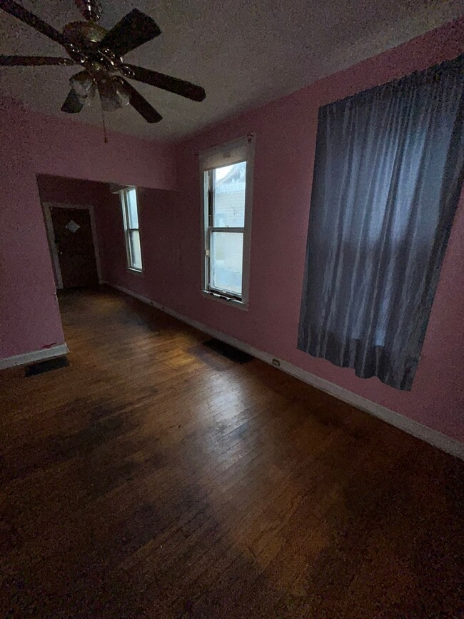 Photo - 4922 Davison Ave