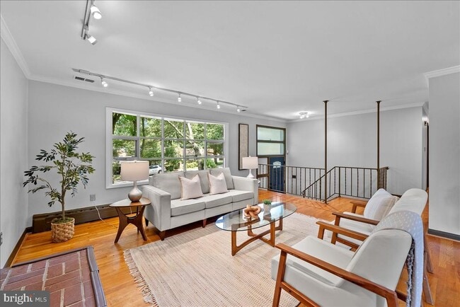 Photo - 3035 Hazelton St