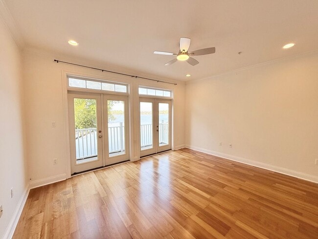 Photo - 3-Level Waterfront Townhome