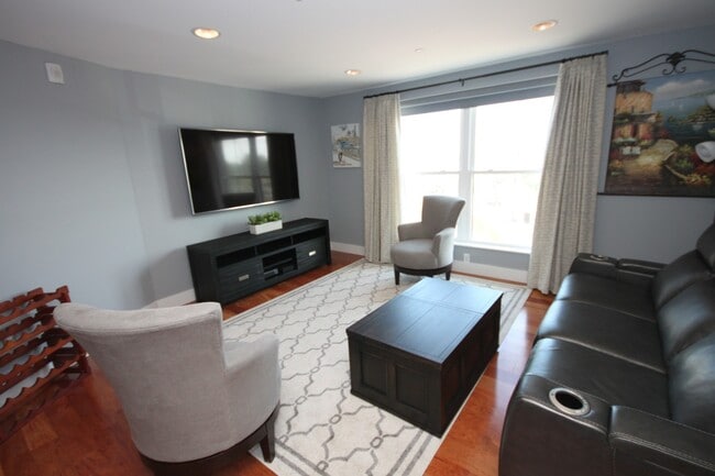 Photo - 25 High St Unit #306