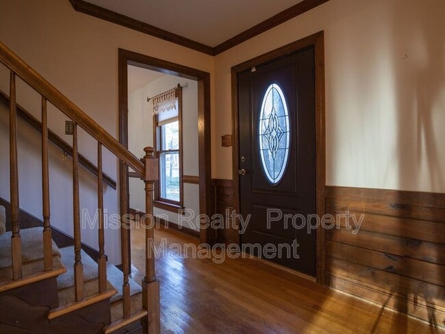 Photo - 4266 Roundhill Dr