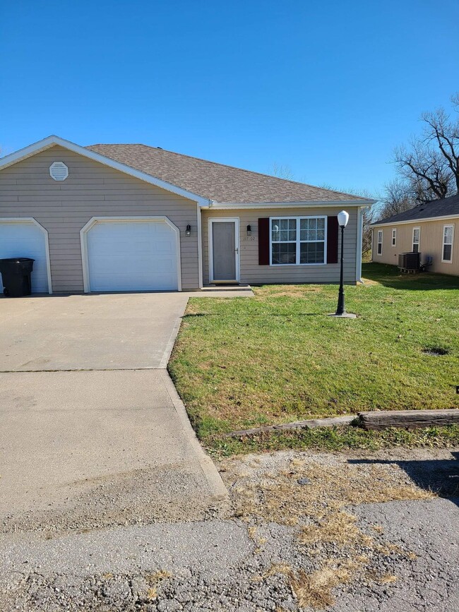 117 SE 1171 Unit 2