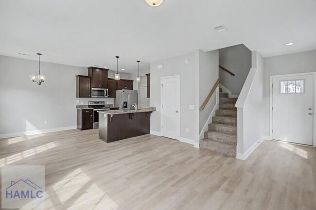 Photo - 547 Fairview Cir