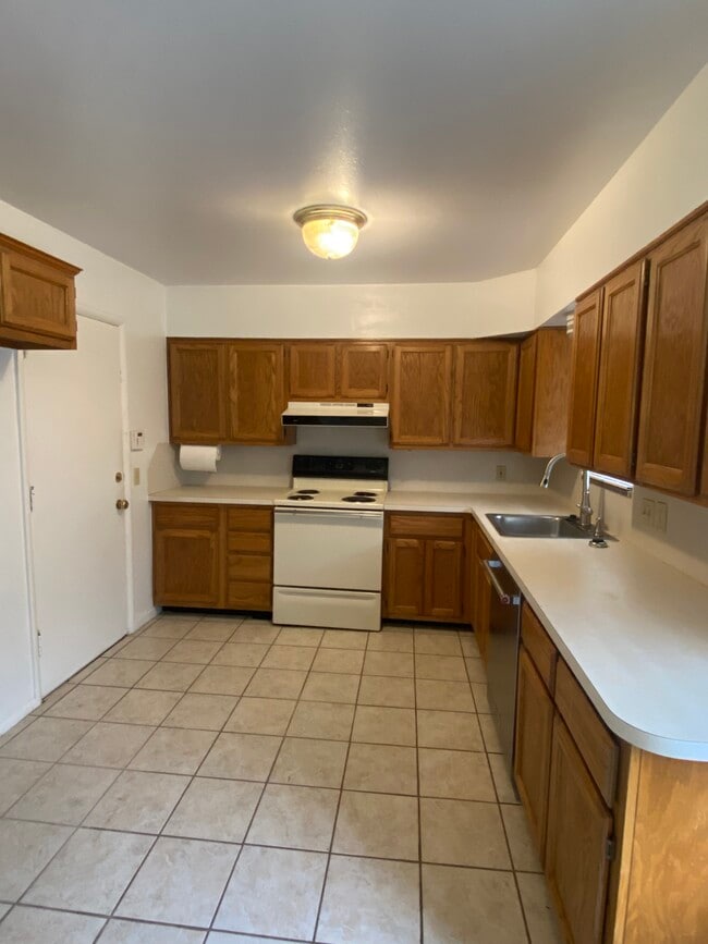 a - 5704 N Roff Ave