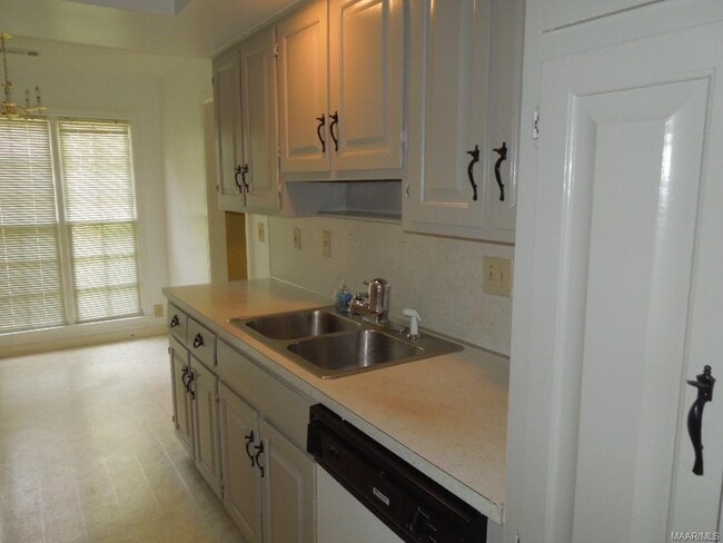 Photo - 2169 Edinburgh Dr