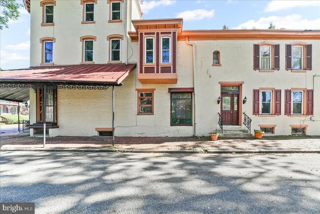 Photo - 240 W Miner St