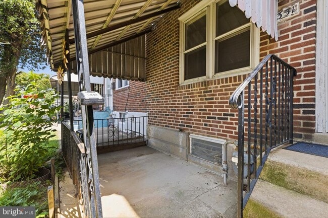 351 W 22nd St