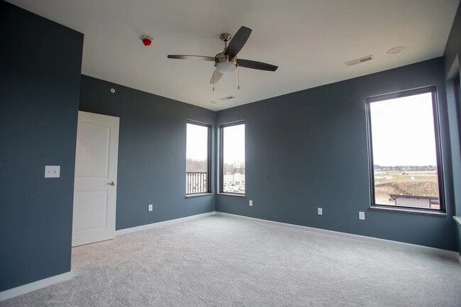 Latitude 40 Flats