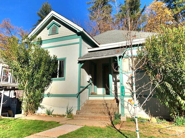 Building Photo - Darling 1-bedroom duplex home near histori... Unit 1