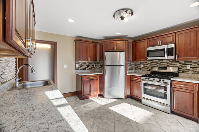 Photo - 117 Whitney St Unidad 3rd Fl