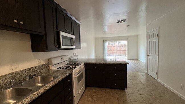 Photo - 1116 Evelyn Ln Unit B