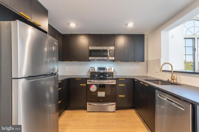 Photo - 1134 Pine St Unit 6