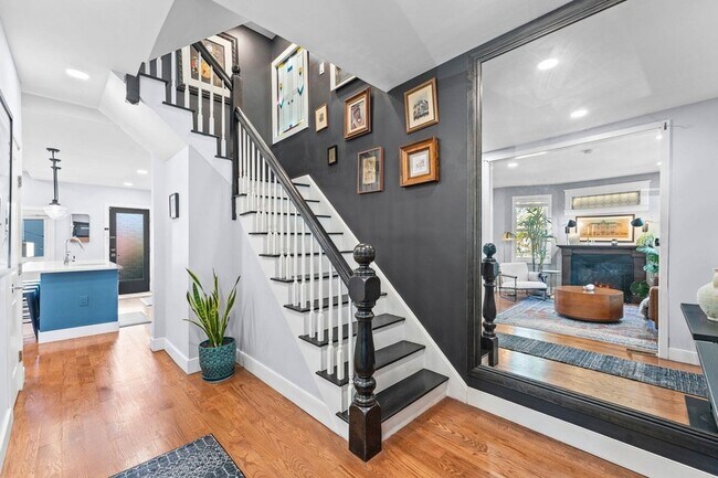 Photo - 76 Condict St