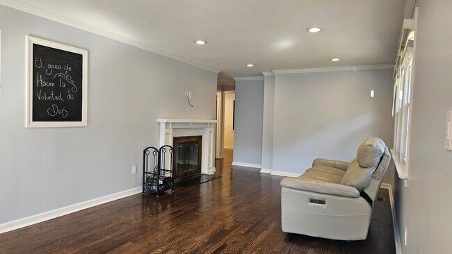 Photo - 75 Florence Ave Apartment