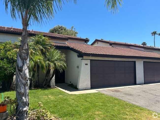 Building Photo - Spacious Newly Remodeled Townhome in Bonsa...