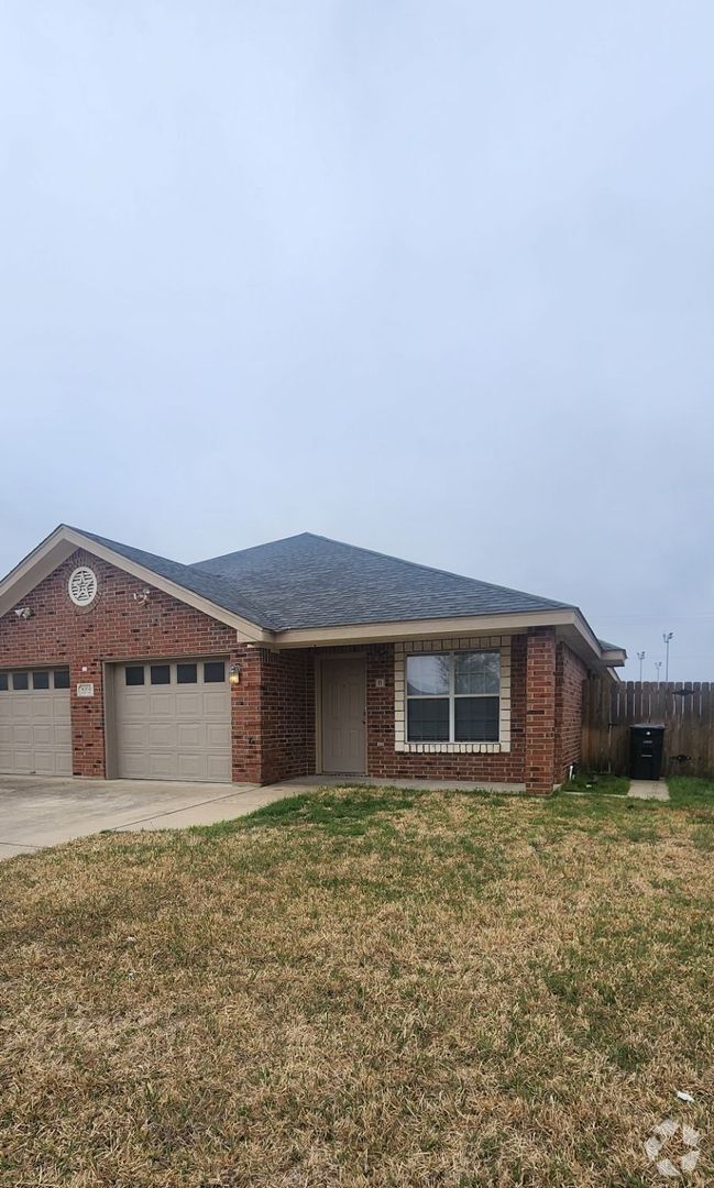 Building Photo - Coming Soon – 3 Bedroom Duplex Near Clear ... Rental