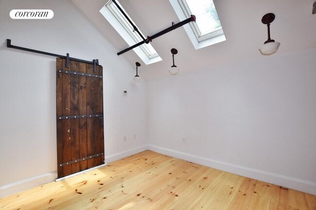 Photo - 163 N 6th St