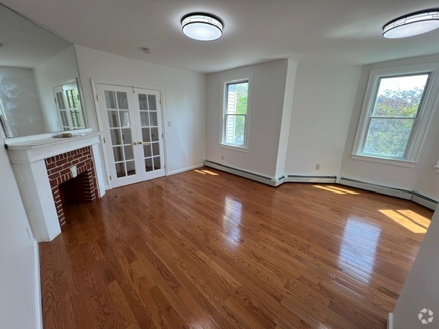 Building Photo - 113 Oakwood Ave Rental